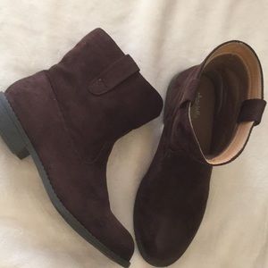 Faux Suede brown ankle boots EUC